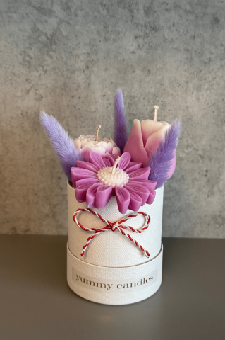 Lumanari Martie - Martisor cutie cu 3 flori din ceara lila