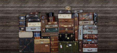 Tapet STACKED SUITCASES [1]