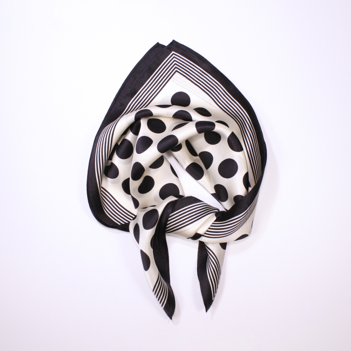 Set cadou februarie din mătase – față de pernă, eșarfă și lumânare [3]