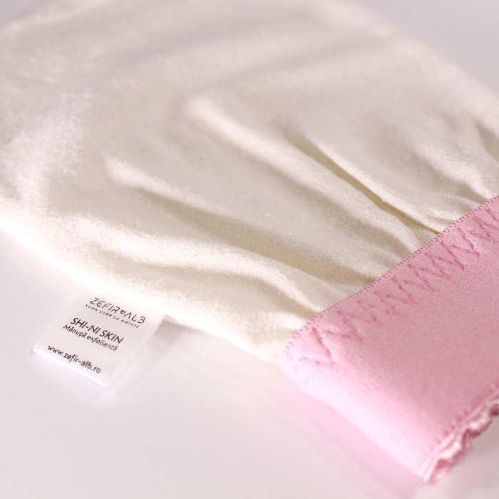 Set cadou februarie din mătase – față de pernă, eșarfă și lumânare [5]