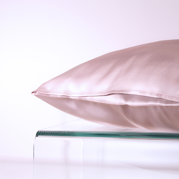 Set cadou februarie din mătase – fețe de pernă  și lumânare [5]