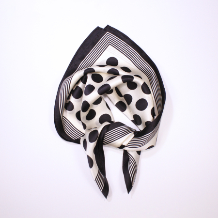 Set cadou februarie din mătase – față de pernă, eșarfă și lumânare [2]