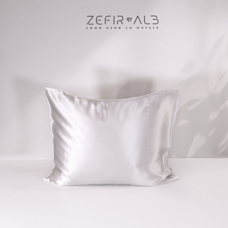 Set cadou februarie din mătase – față de pernă, eșarfă și lumânare [4]