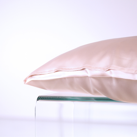 Set cadou februarie din mătase – față de pernă, eșarfă și lumânare [7]