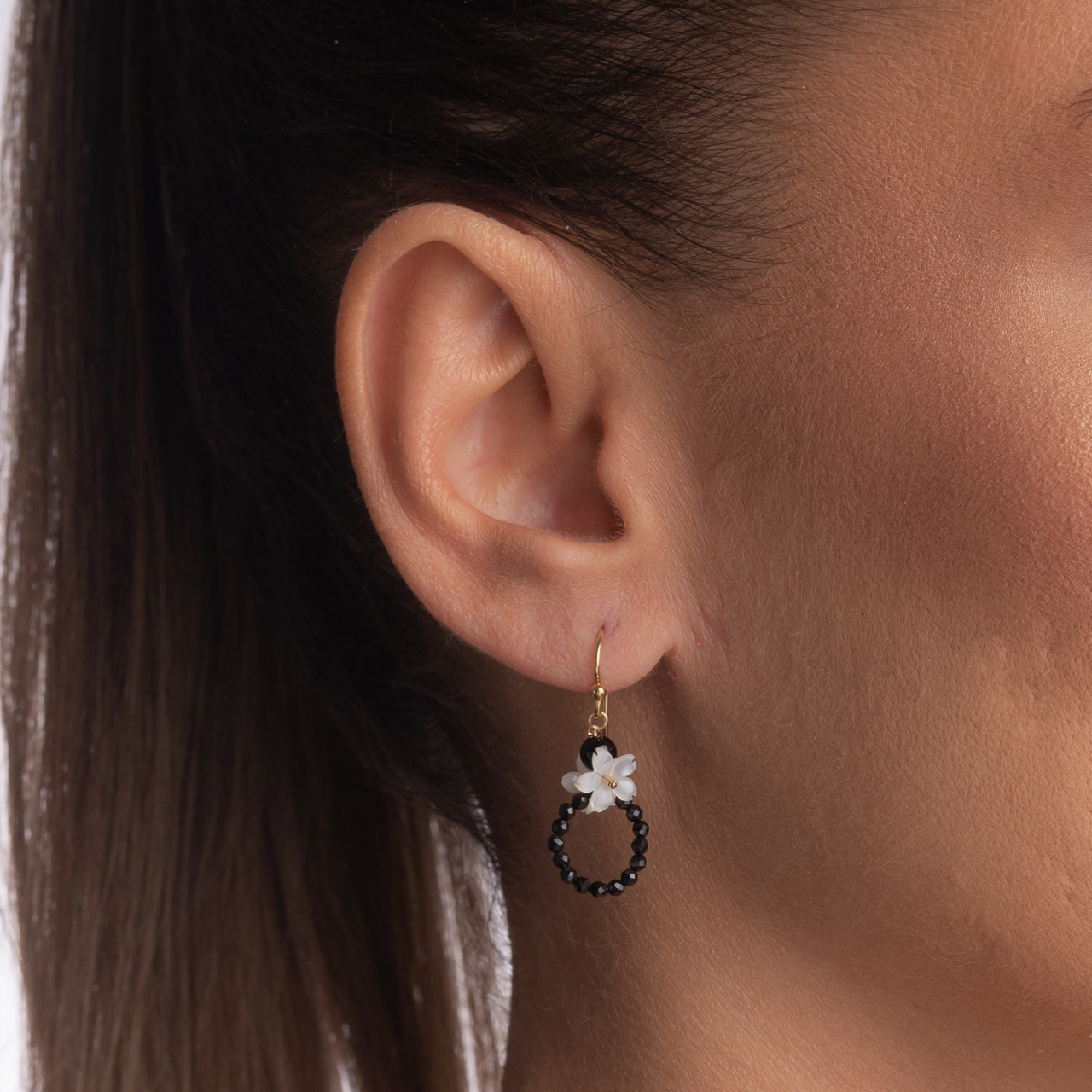 Cercei Gold filed 1/20 pietre semipretioase spinel negru 2 mm onix 4 mm flori din sidef lungime 3 cm [2]