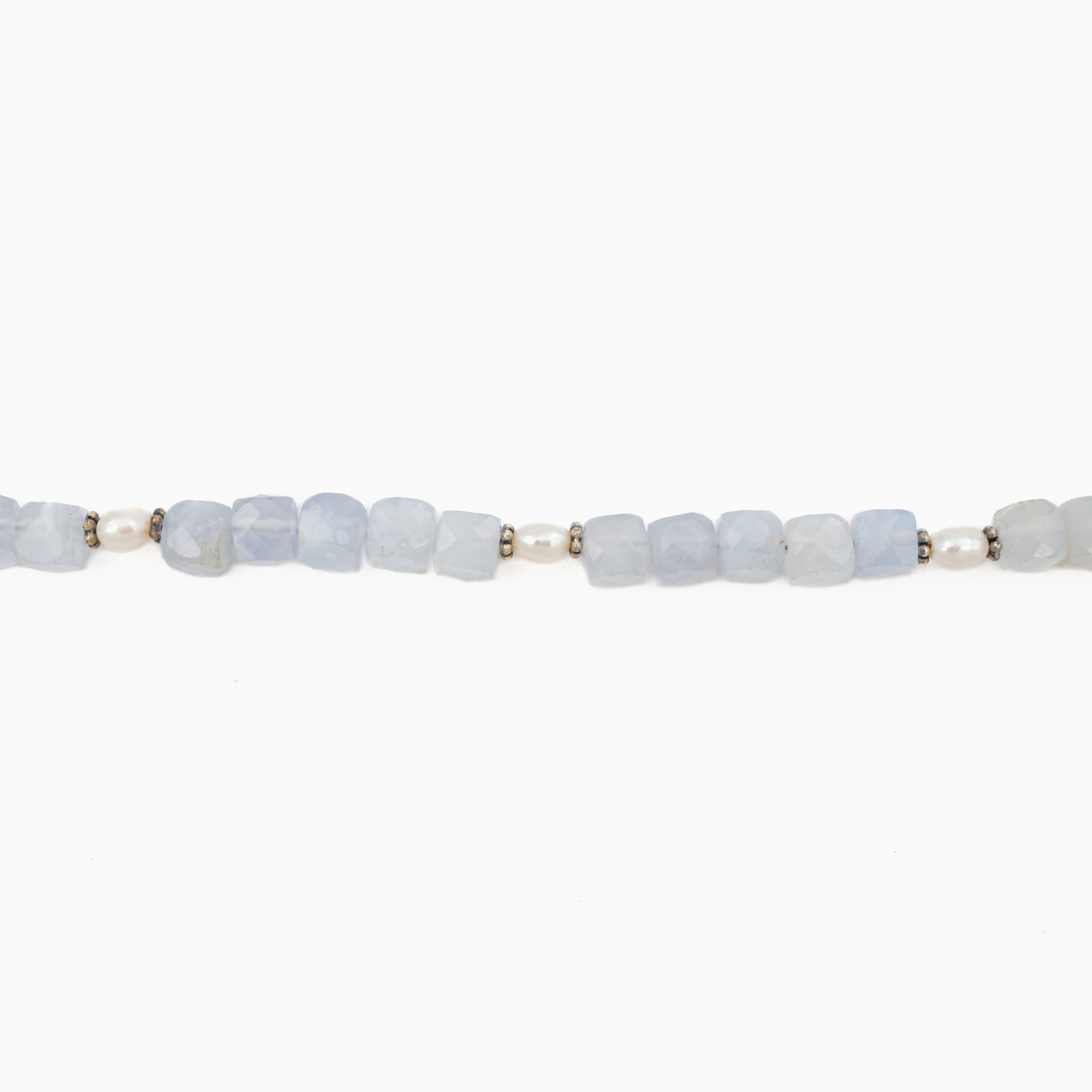 Colier argint pietre semipretioase calcedonie cuburi de 5 mm si perle de cultura cu accente din argint antichizat lungime 42 cm [2]