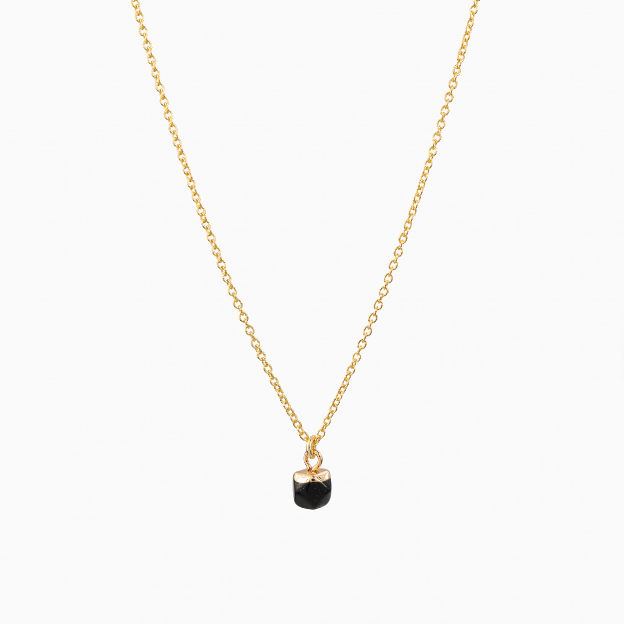 Colier pandantiv onix forma neregulata diametrul 7 mm pe lant argint placat aur galben [1]