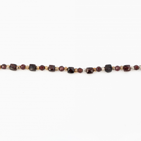 Colier argint pietre semipretioase granat microfatetat 2,5 mm si cubulete de 4 mm cu accente din bilute de argint lungime 40 cm [1]
