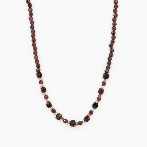 Coliere dama - Colier argint pietre semipretioase granat microfatetat 2,5 mm si cubulete de 4 mm cu accente din bilute de argint lungime 40 cm