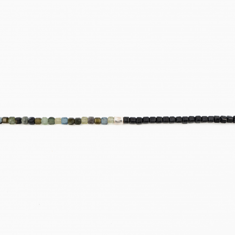 Colier argint pietre semipretioase iolit cubulete de si spinel negru de 3 mm lungime 42 cm [1]