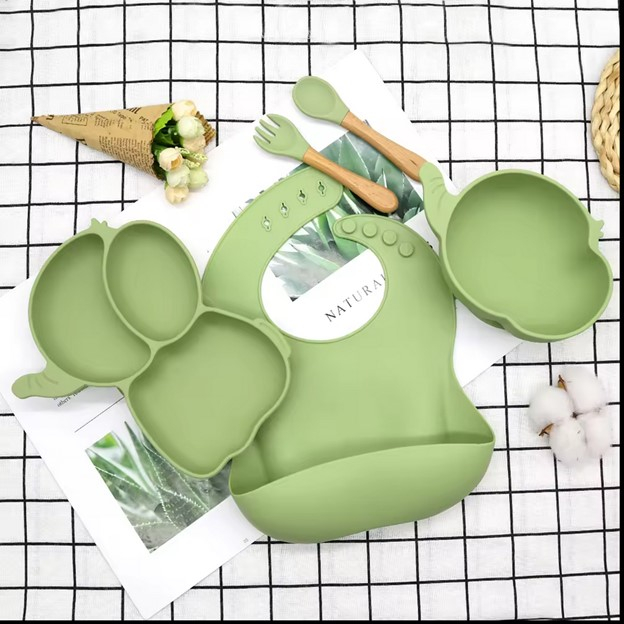 Set hranire Bebeulsi pentru diversificare, 5 piese, silicon, fara BPA, Verde, model Elefant [4]