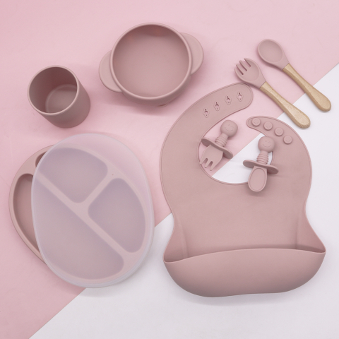 Mama si Copilul - Set complet hranire bebelusi pentru diversificare, 9 piese, silicon, fara BPA, Roz
