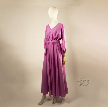 Rochii - Rochie lungă maxi în cloș realizată din vâscoză premium opacă cu elastic lejer în talie și mâneci trei sferturi căzute – Atelier Zoe