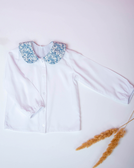 Bluza alba din vascoza cu guleras cu imprimeu floral albastru [3]