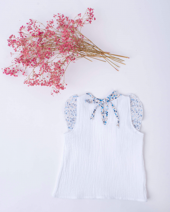 Bluza din muselina alba, cu imprimeu floral albastru [5]