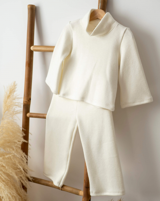 Compleu angora cu bluza si pantalonasi evazati [2]
