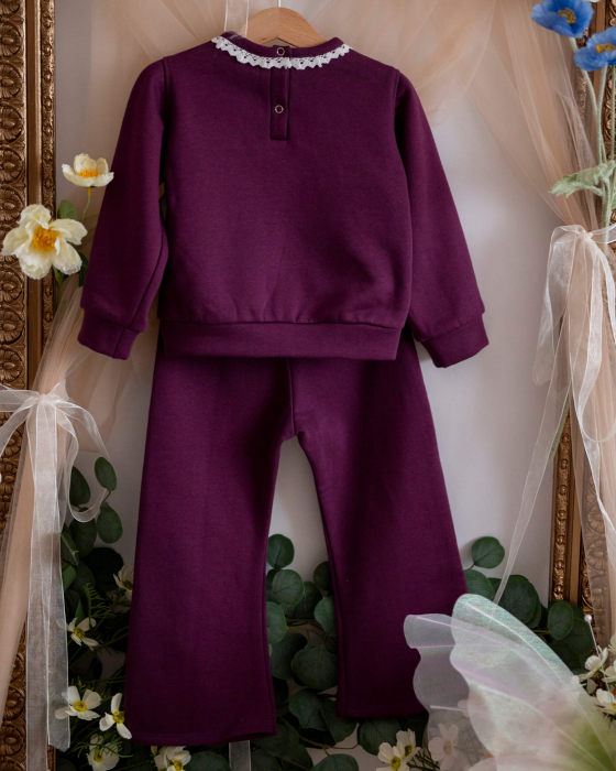 Compleu din bumbac cu pantaloni evazati si bluza cu detaliu de dantela [3]