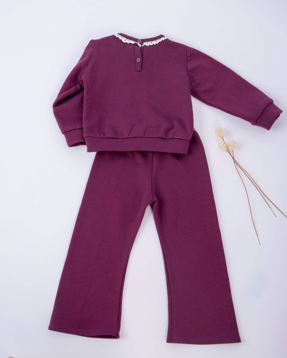Compleu din bumbac cu pantaloni evazati si bluza cu detaliu de dantela [6]