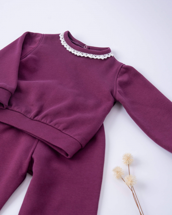 Compleu din bumbac cu pantaloni evazati si bluza cu detaliu de dantela [5]