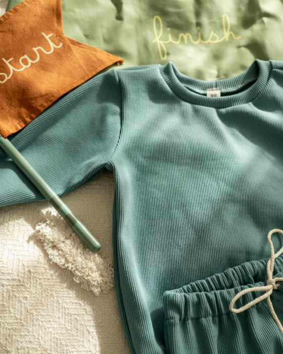 Compleu din jersey reiat verde turcuaz inchis cu pantaloni si bluza cu maneca lunga [2]