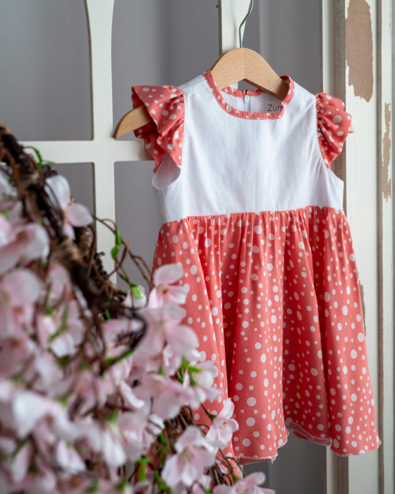 Rochie din bumbac alb, cu vascoza cu imprimeu roz corai cu buline albe [4]