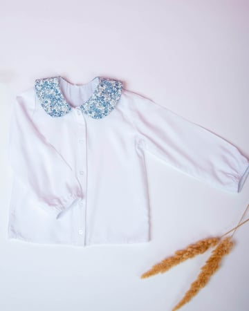 Bluza alba din vascoza cu guleras cu imprimeu floral albastru [2]