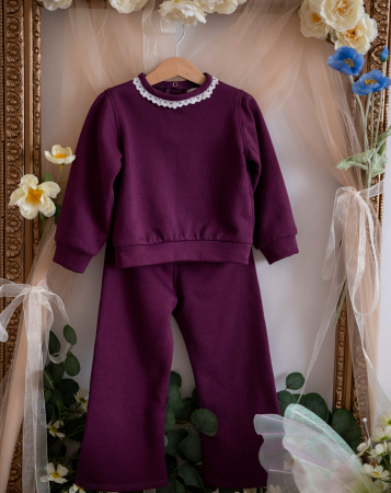 Compleuri - Compleu din bumbac cu pantaloni evazati si bluza cu detaliu de dantela