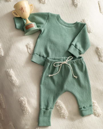 Compleuri - Compleu din jersey reiat verde turcuaz deschis cu pantaloni si bluza cu maneca lunga