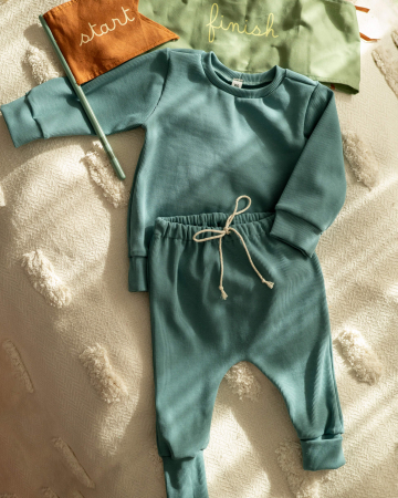 Compleuri - Compleu din jersey reiat verde turcuaz inchis cu pantaloni si bluza cu maneca lunga