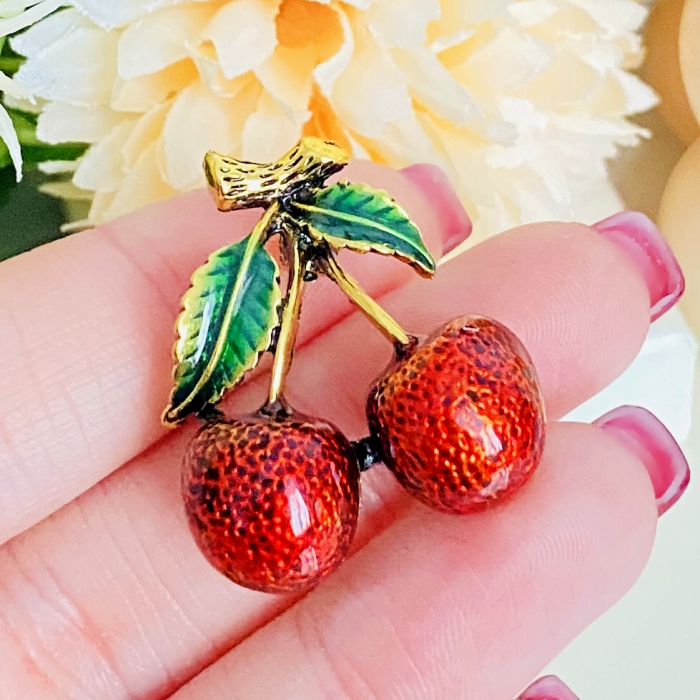 Brosa Cirese, Brosa Dama Femei [2]