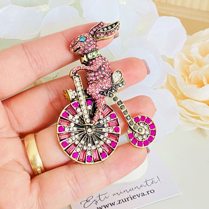 Brosa Iepure pe Bicicleta Roz, Brose Dama, Brose Elegante [3]