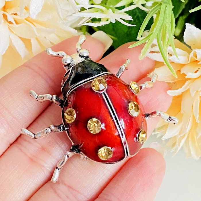 Brosa Gargarita, Brosa Dama Femei [5]