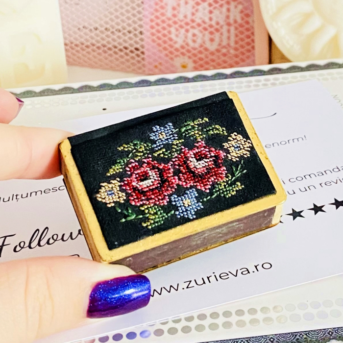 Cutiuta Chibrituri Vintage - Flori Brodate, Decoratiuni Vintage [3]