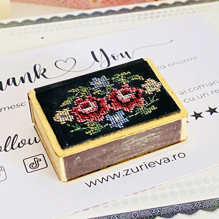 Cutiuta Chibrituri Vintage - Flori Brodate, Decoratiuni Vintage [4]