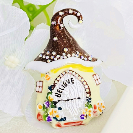 BIJUTERII - Brosa Casuta din Povesti, Brosa Statement Dama Femei