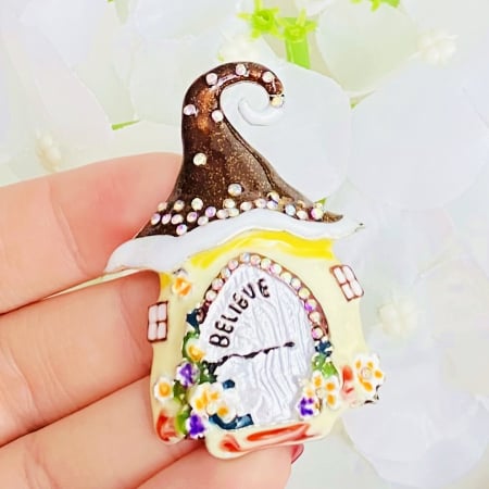 Brosa Casuta din Povesti, Brosa Statement Dama Femei [1]