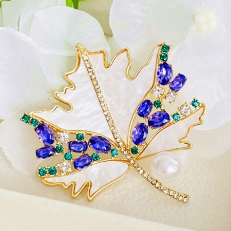 BIJUTERII - Brosa Frunza Cristale Mov, Brosa Dama Femei