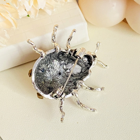 Brosa Gargarita, Brosa Dama Femei [5]