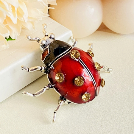 Brosa Gargarita, Brosa Dama Femei [2]