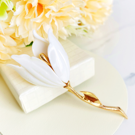 Brosa Lalea Alba, Brosa Dama Femei [1]