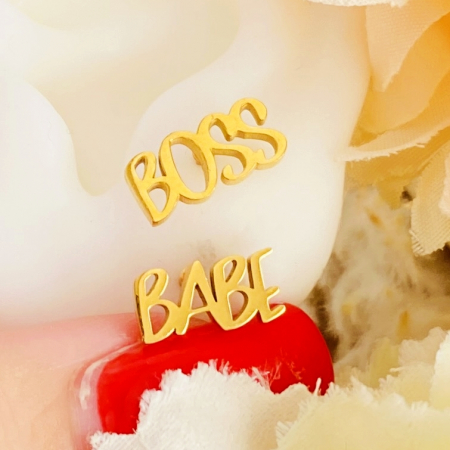 Cercei Aurii Boss Babe - Otel Inoxidabil, Cercei Surub, Cercei Dama, Bijuterii Inox