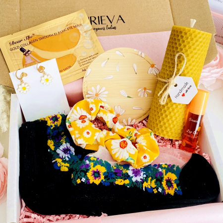 GIFT BOX - Set Cadou Lumanare & Margarete, Gift Box pentru femei, Seturi Cadou