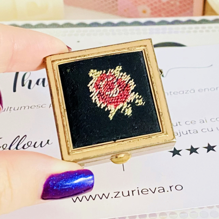 Mini Cutiuta Vintage - Floare Brodata, Decoratiuni Vintage [1]
