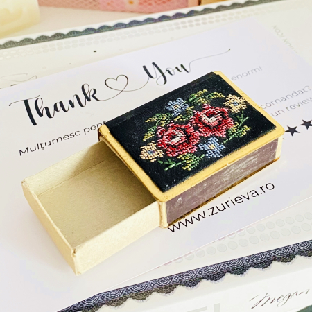 Cutiuta Chibrituri Vintage - Flori Brodate, Decoratiuni Vintage [1]