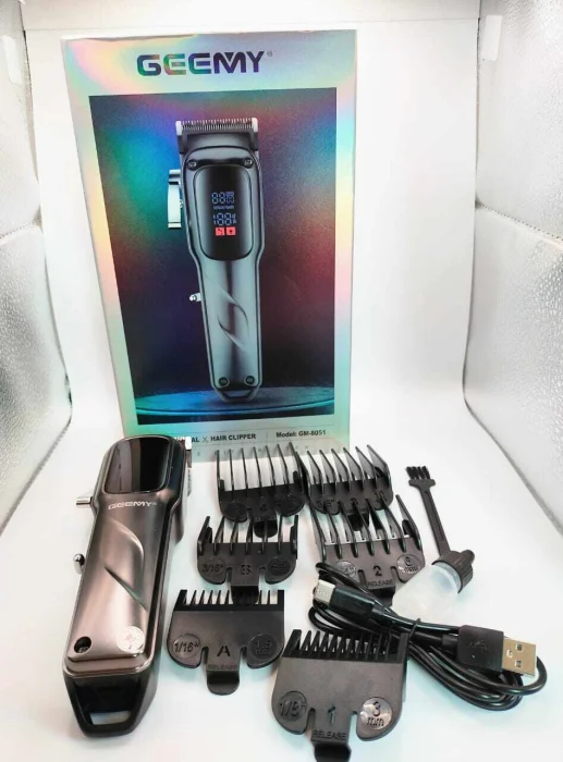 Aparat de tuns profesional GM8051, cu Display LCD și Lame din Oțel Inoxidabil, Alimentare Reîncărcabilă și pe Rețea, Design Elegant cu Roată de Control pentru Lungimea de Tăiere, Pieptene Reglabil pen [4]