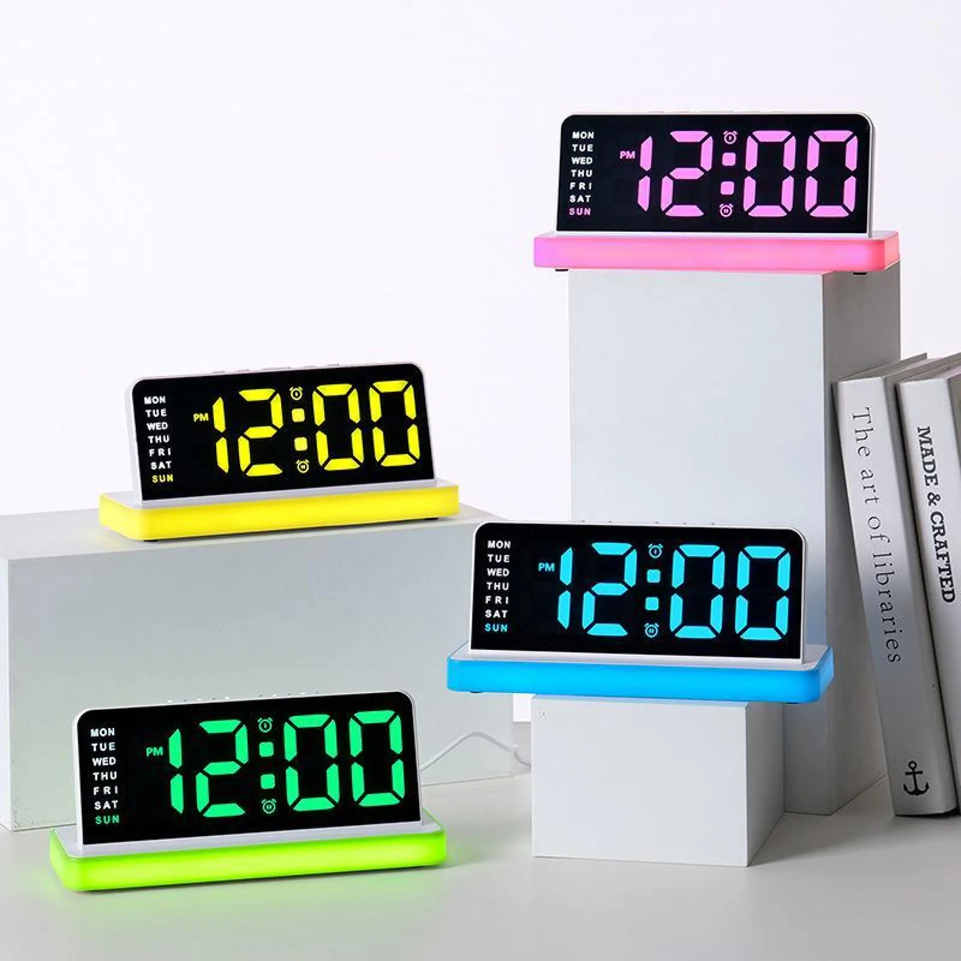 Ceas Digital cu Deșteptător LED, Ecran Tip Oglindă, Alarmă Dublă, Lumină Ambientală în 5 Culori, 3 Trepte de Luminozitate, Afișare Oră, Dată și Temperatură, Alimentare prin USB [2]