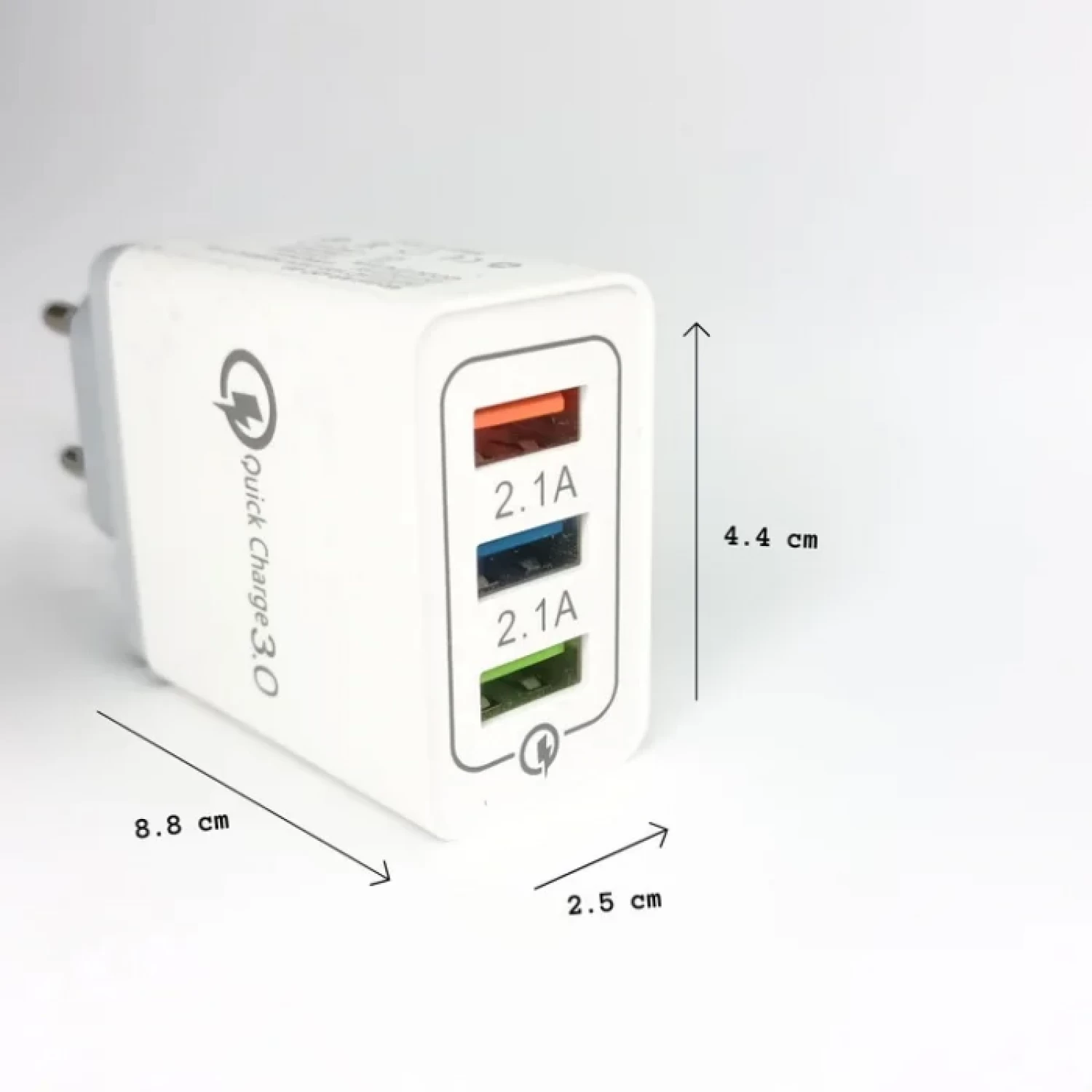 Încărcător Priză USB Multiplu cu 3 Porturi 2.1A, Quick Charge 3.0 - Încărcare Rapidă, Protecție Completă, Design Compact și Portabil, Ideal pentru Smartphone-uri și Tablete, Alb [2]