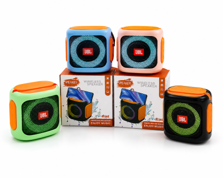 Boxe Audio - Boxă Portabilă Bluetooth 688, Sunet Stereo Hi-Fi cu Bass Puternic, Radio FM, Redare MP3 prin Bluetooth, USB și Card TF, Acumulator Reîncărcabil, Iluminare LED RGB, Design Compact