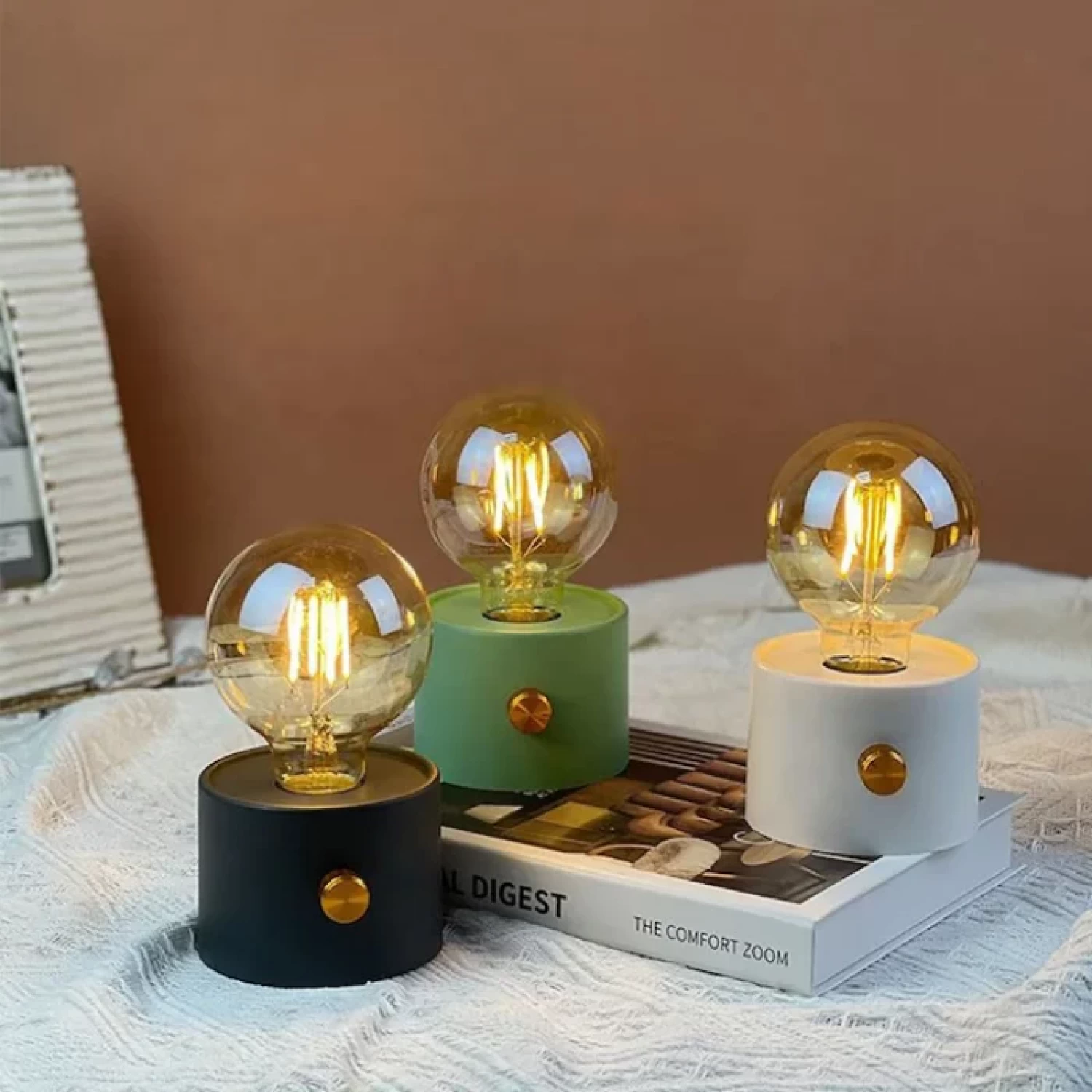 Mini Veioză Decorativă Retro, LED cu Filament Vintage, Lumină Caldă, Intensitate Reglabilă, Alimentare Baterii, Gri Închis [2]