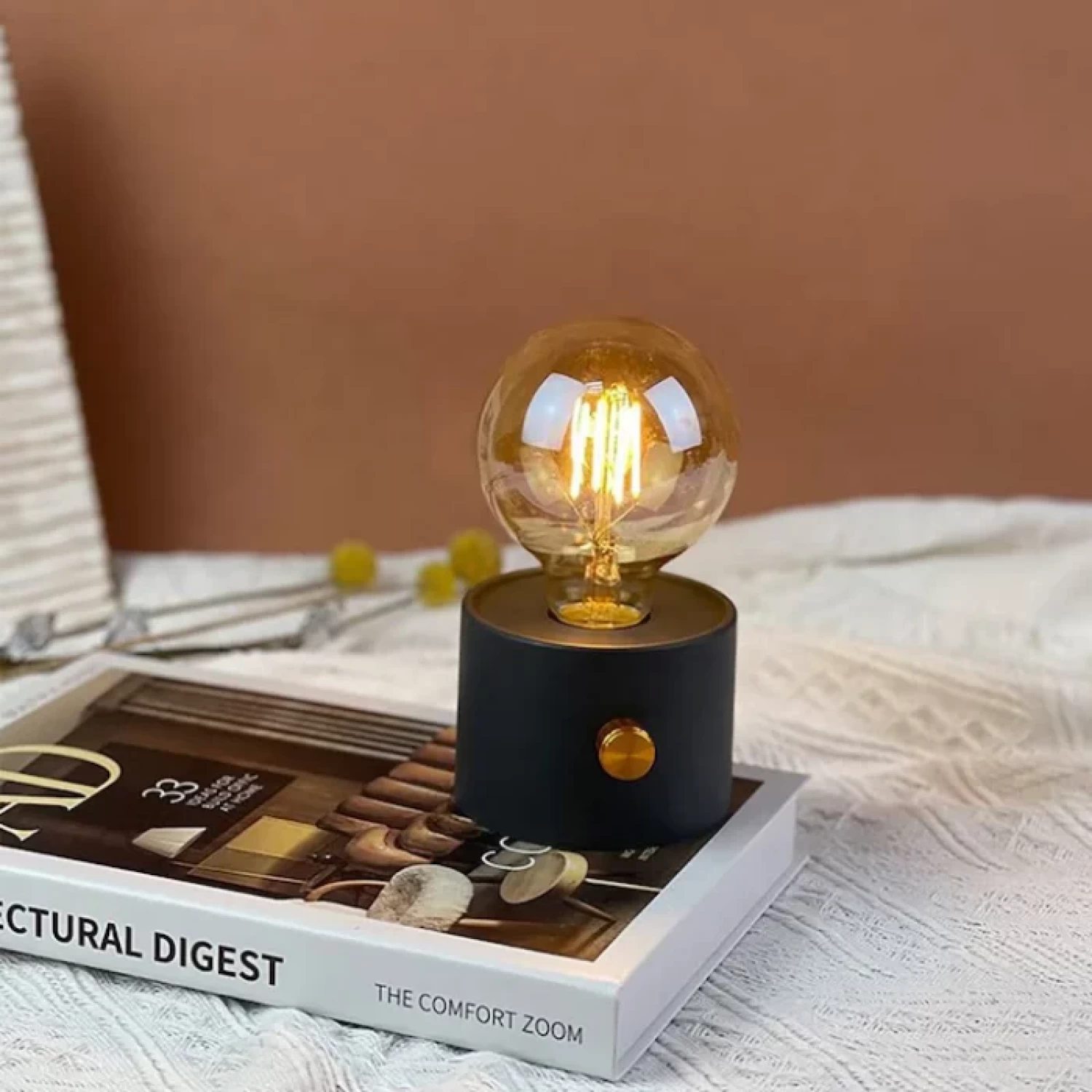 Mini Veioză Decorativă Retro, LED cu Filament Vintage, Lumină Caldă, Intensitate Reglabilă, Alimentare Baterii, Gri Închis [1]